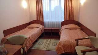 Гостиница Березка Вышний Волочек Номер стандарт с 2 односпальными кроватями-1